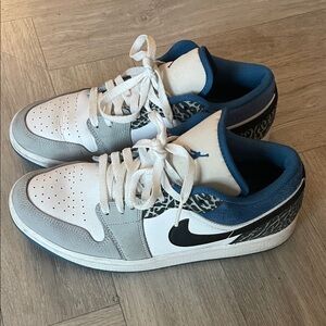 Blue Black White Men’s 8 Jordan Dunk Low with Suede